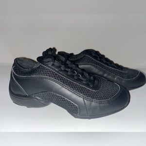 dancer sneakers - danshuz (women’s 6)